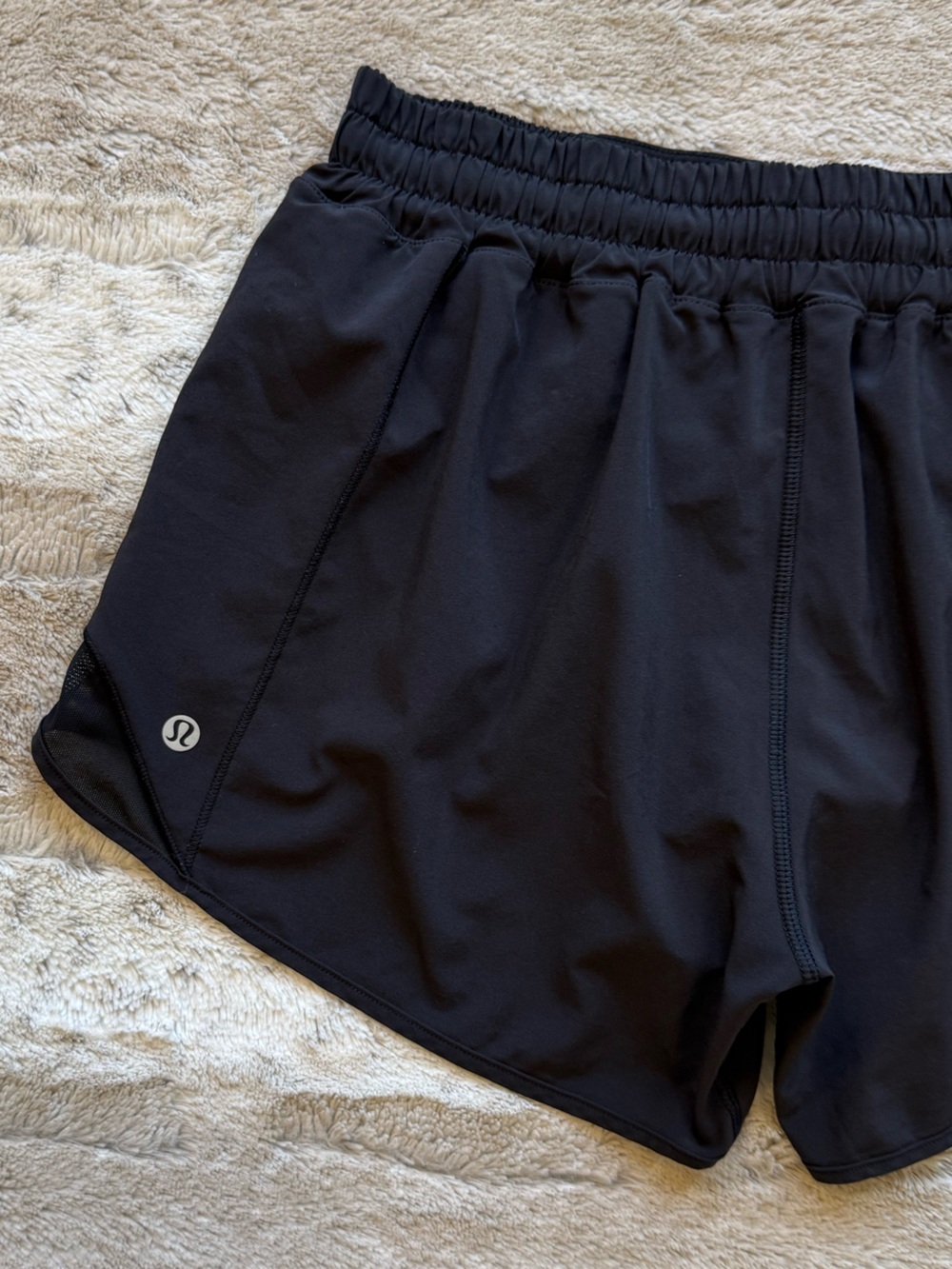 Lululemon Hotty Hot Short II *Long 4" in
Black Size 8 - Picture 7 of 15